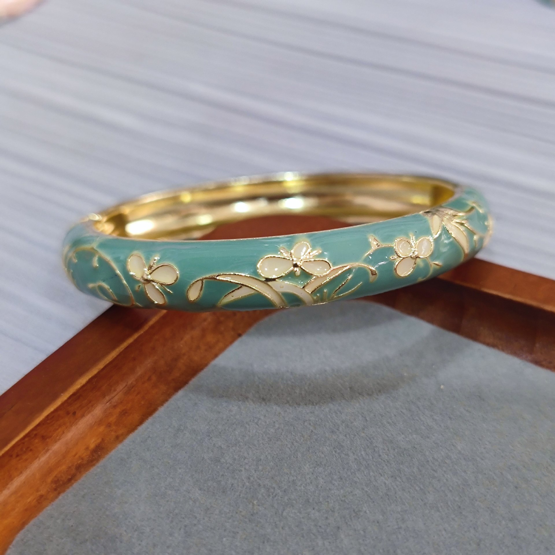 Open cuff bangle Enamel floral - Coordinates Bracelet recensie en prijs